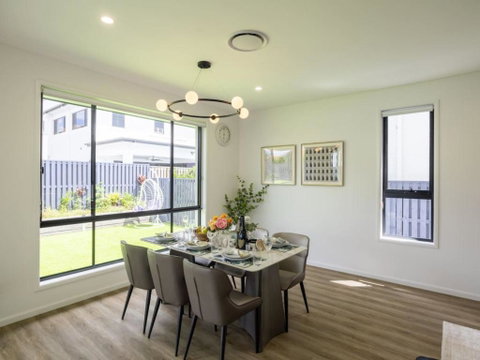 Modern Elegance Spacious 5BR Retreat In Rochedale - Great Ocean Road Tourism 3