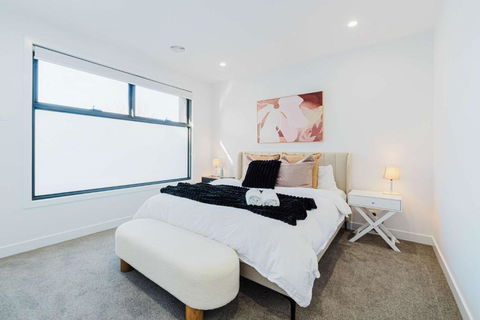 Modern Family Home 3BR In Box Hill North - Great Ocean Road Tourism 1