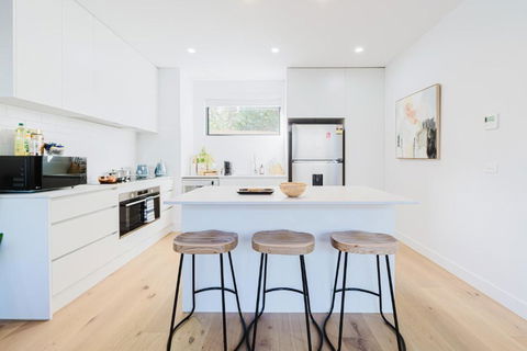 Modern Family Home 3BR In Box Hill North - Great Ocean Road Tourism 3