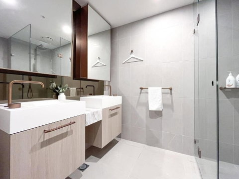 Modern Luxury 2B2B Sky Garden SmartTV - Great Ocean Road Tourism 1