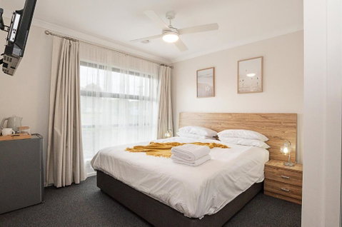 Morview Holiday Homes-Giraffe - Great Ocean Road Tourism 1