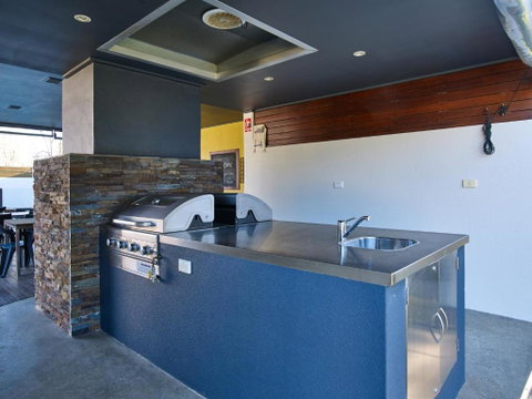 Myrtleford Motel On Alpine - Great Ocean Road Tourism 3