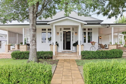 Narraweema Guesthouse - Historic Luxury BnB Retreat - Great Ocean Road Tourism 1
