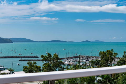 Nautical Views - Airlie Beach - Great Ocean Road Tourism 1