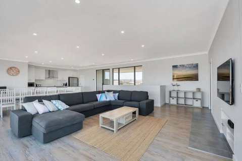 Nauticus - 82 Surfers Parade Middleton - BYO Linen - Great Ocean Road Tourism 2