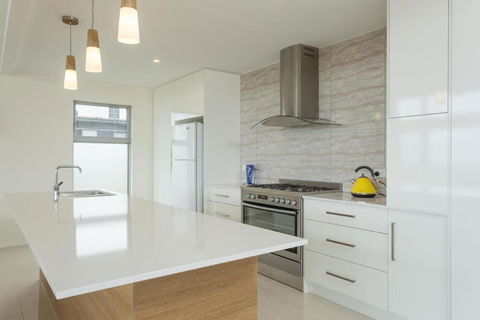 Neighbour Avenue Goolwa Beach - Wi-Fi & Linen Included - Great Ocean Road Tourism 2