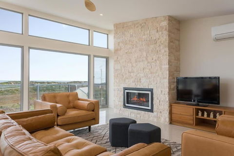 Neighbour Avenue Goolwa Beach - Wi-Fi & Linen Included - Great Ocean Road Tourism 1