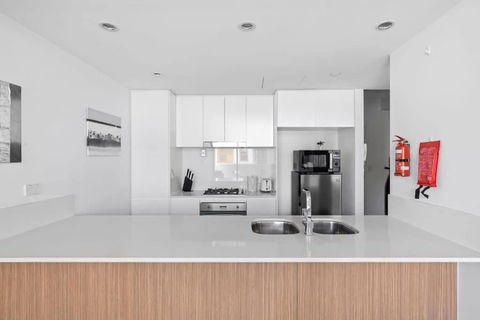 NEW 3BR Apt In Kingsgrove Sleeps 7 - Great Ocean Road Tourism 2