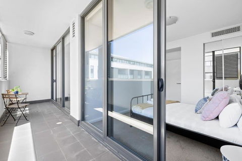 NEW 3BR Apt In Kingsgrove Sleeps 7 - Great Ocean Road Tourism 1