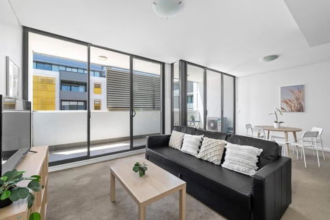 NEW 3BR Apt In Kingsgrove Sleeps 7 - Great Ocean Road Tourism 3