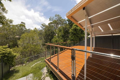 NEW 3BR Serene Creekside Retreat In Helensvale - Great Ocean Road Tourism 0