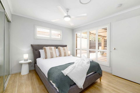 NEW 3BR Serene Creekside Retreat In Helensvale - Great Ocean Road Tourism 1