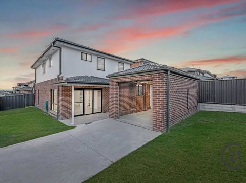 New 5 Bedroom House In Rousehill - Great Ocean Road Tourism 0