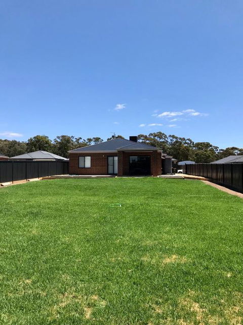 New Modern And Spacious In A Quiet Location Only 12 Min From The City - Great Ocean Road Tourism 2