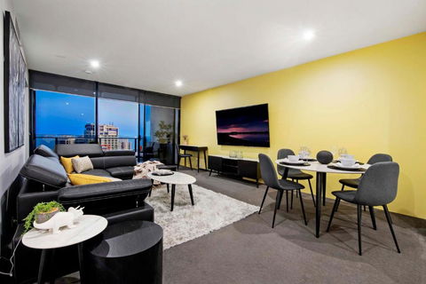 OCEAN VIEW - One Bedroom Spa Apartment - Circle On Cavill - Self Contained, Privately Managed - Great Ocean Road Tourism 2