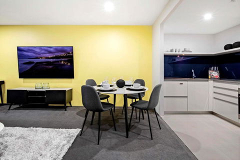 OCEAN VIEW - One Bedroom Spa Apartment - Circle On Cavill - Self Contained, Privately Managed - Great Ocean Road Tourism 3