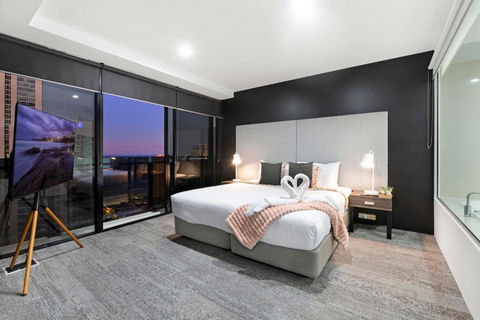 OCEAN VIEW - One Bedroom Spa Apartment - Circle On Cavill - Self Contained, Privately Managed - Great Ocean Road Tourism 0