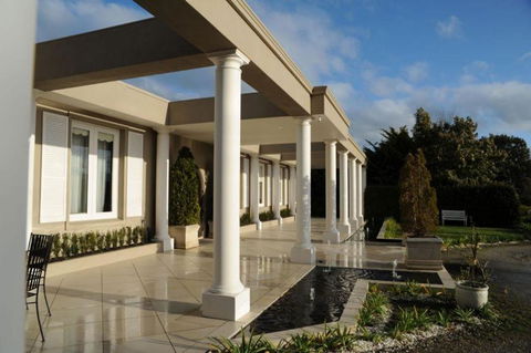 Norwood House Motel & Receptions - Great Ocean Road Tourism 0