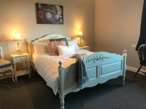 Number 10 -Queen Room With B/fast - Great Ocean Road Tourism 2