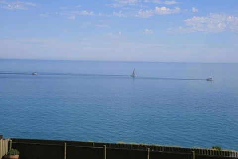 Ocean Blue KI. Absolute Ocean Front, Free WiFi - Great Ocean Road Tourism 3