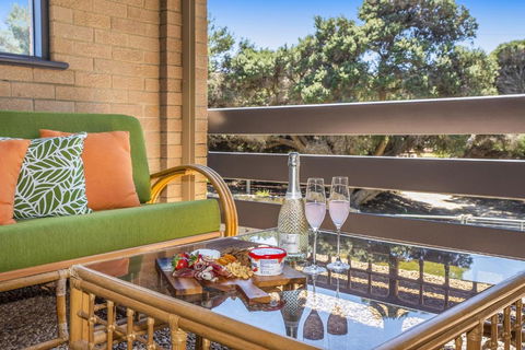Ocean Close - Spacious Beach House - Great Ocean Road Tourism 3
