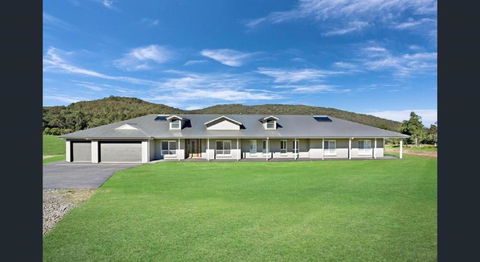 ON Keppies - BnB - Family Farm & Wedding Guest Accommodation Paterson NSW - Great Ocean Road Tourism 0