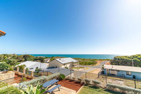 Ocean View Retreat - Best View In Town - Great Ocean Road Tourism 3