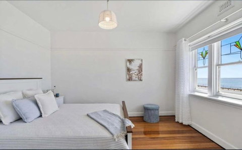 Ocean Views & City Convenience Perfect Getaway - Great Ocean Road Tourism 3