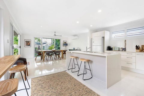 OCEAN55- Mooloolaba Family Holiday Home - Great Ocean Road Tourism 0