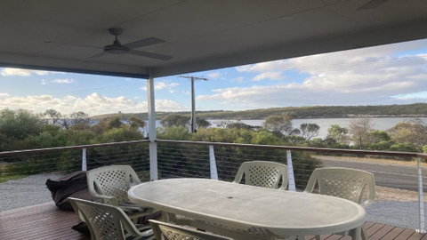 Off The Net - New Listing - Esplanade Property With Views Of The Channel - Great Ocean Road Tourism 1