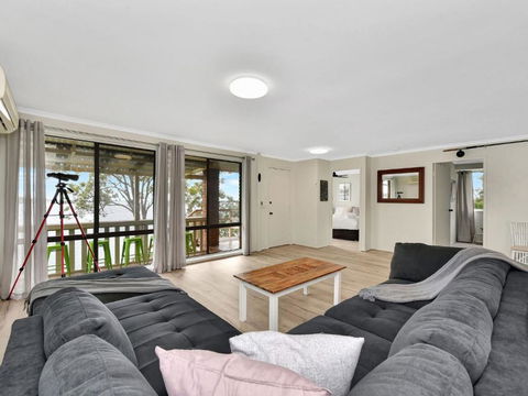 On The Lake At Fishing Point - Great Ocean Road Tourism 2