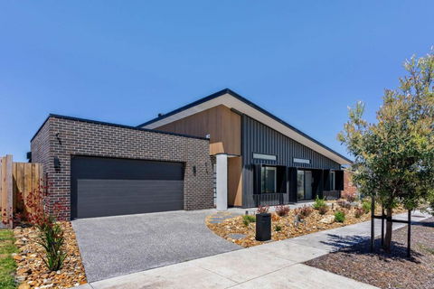 Opulence Cove - Great Ocean Road Tourism 1