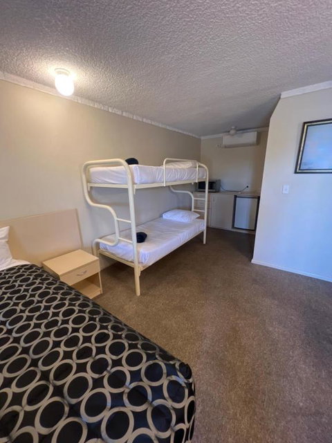 OVERLANDER MOTOR LODGE - Great Ocean Road Tourism 3