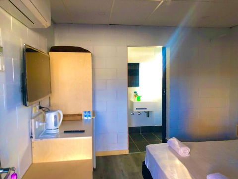 OXFORD HOTEL MOTEL - Great Ocean Road Tourism 0