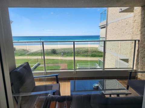 Pacific Surf Absolute Beachfront Apartments - Great Ocean Road Tourism 1