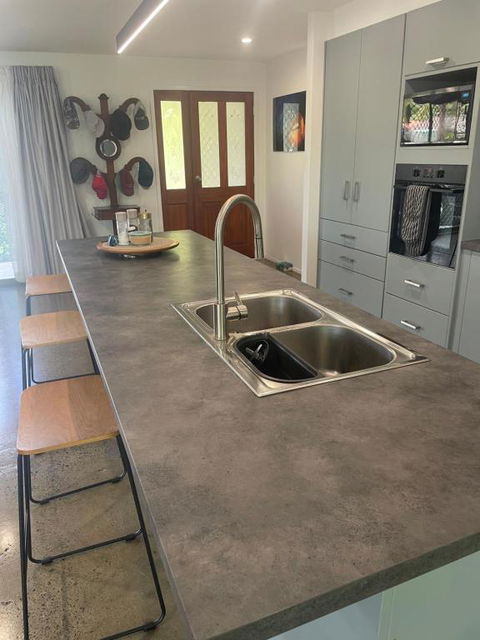 Pandanus Paradise. Newly Renovated 4 Bedroom Home - Great Ocean Road Tourism 3