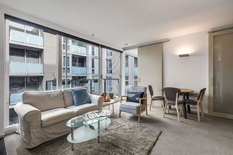 Parade Place - A Central Balcony Stay - Great Ocean Road Tourism 1