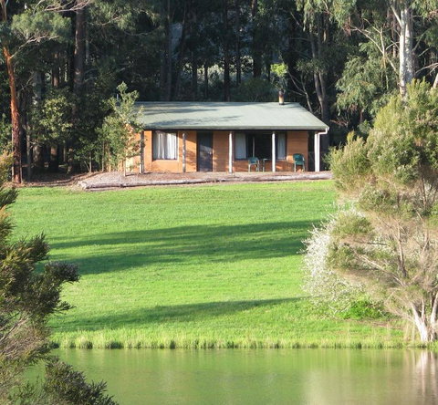 Pemberton Lake View Chalets - Great Ocean Road Tourism 0