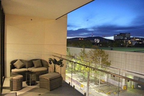 Perfectly Located Modern Apartment - Canberra CBD - Great Ocean Road Tourism 0