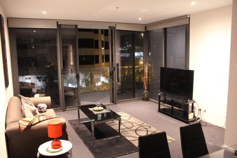 Perfectly Located Modern Apartment - Canberra CBD - Great Ocean Road Tourism 1