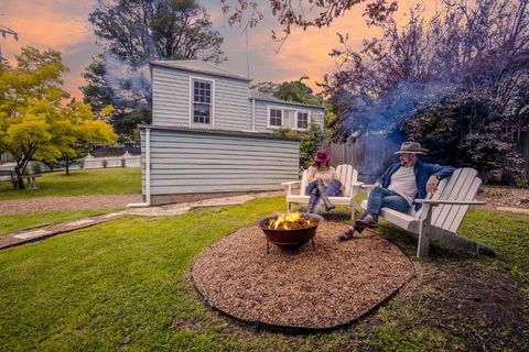 Pet-Friendly Blue Mountains Cottage With Indoor Fireplace - Great Ocean Road Tourism 0
