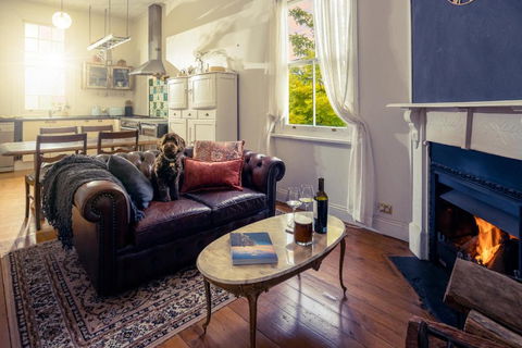Pet-Friendly Blue Mountains Cottage With Indoor Fireplace - Great Ocean Road Tourism 3