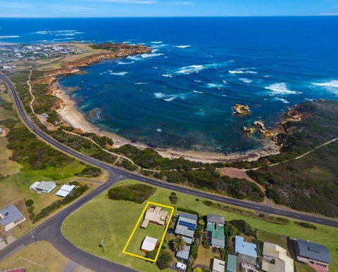 Peterborough Beach House - Great Ocean Road Tourism 2