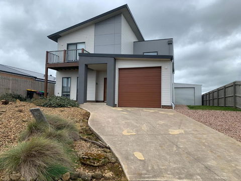 Peterborough Getaway - Great Ocean Road Tourism 1