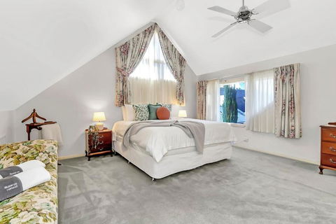 Picket Fence Cottage - Steps From Adelaide Oval - Great Ocean Road Tourism 2
