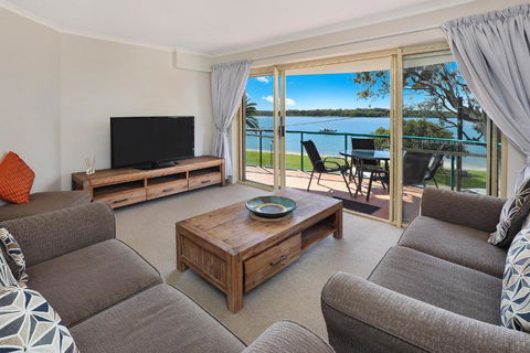 PICNIC7- PICTURE PERFECT PICNIC POINT - Great Ocean Road Tourism 0