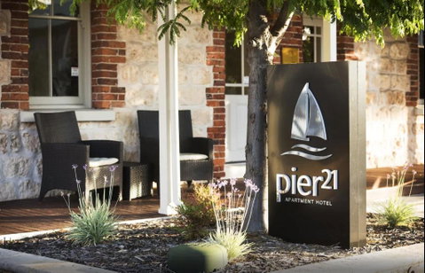 Pier 21 Riverside Apartment Hotel - Great Ocean Road Tourism 1