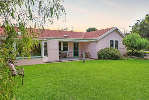 Pink Cabin By Host On The Coast - Great Ocean Road Tourism 1