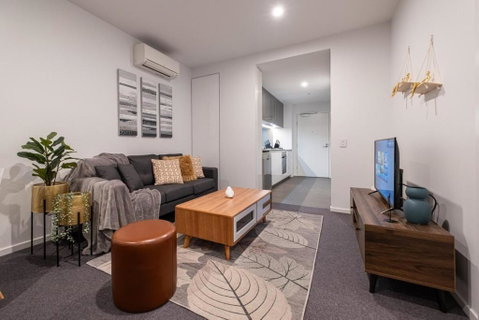 Pleasant &bright 2br2ba Apt Footscray Pool - Great Ocean Road Tourism 1
