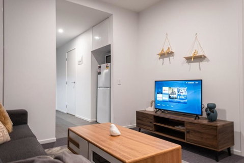 Pleasant &bright 2br2ba Apt Footscray Pool - Great Ocean Road Tourism 2